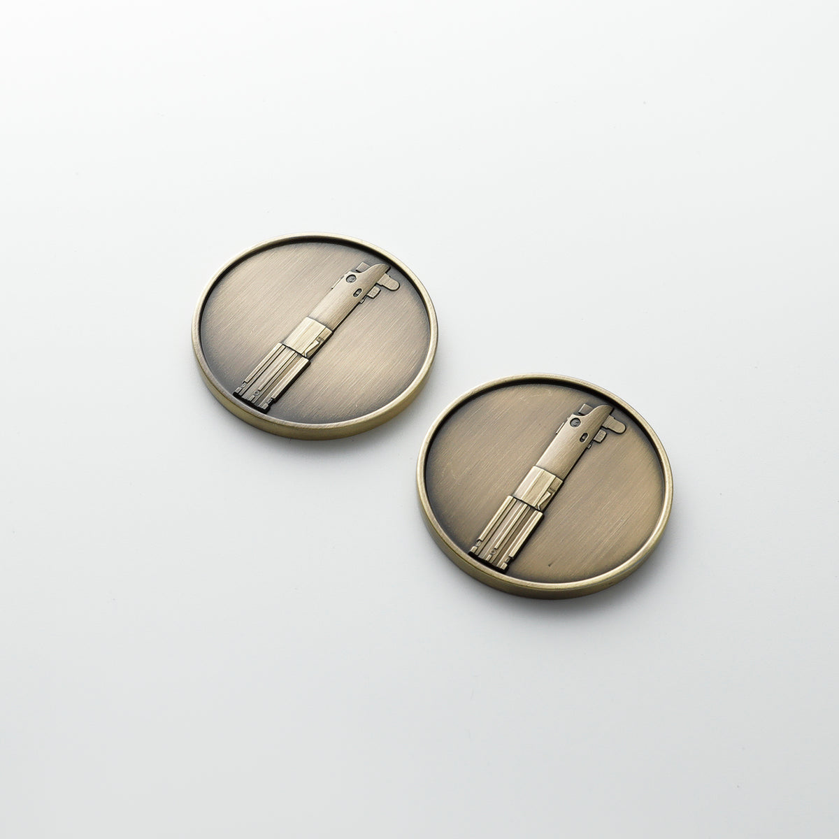 Antique Brass Graflex Lightsaber Pommel Coin Insert – $4.5\text{ cm}$ Hilt Medallion